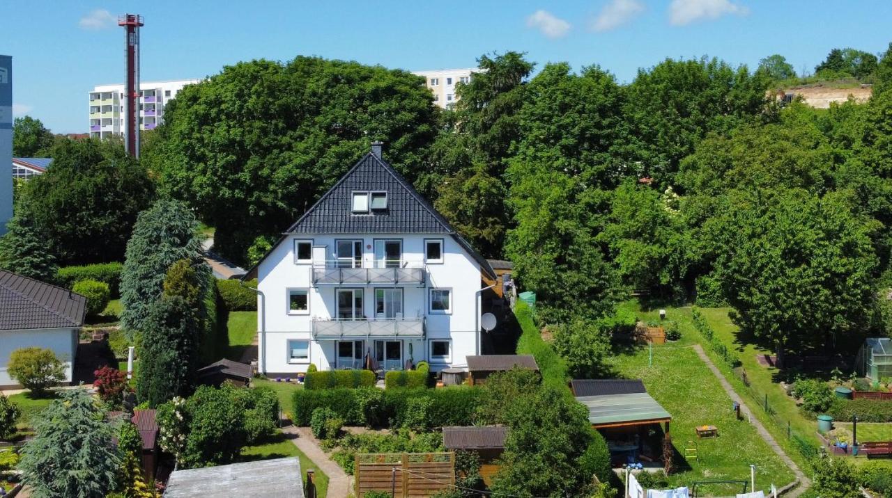 Burmeister Apartment *