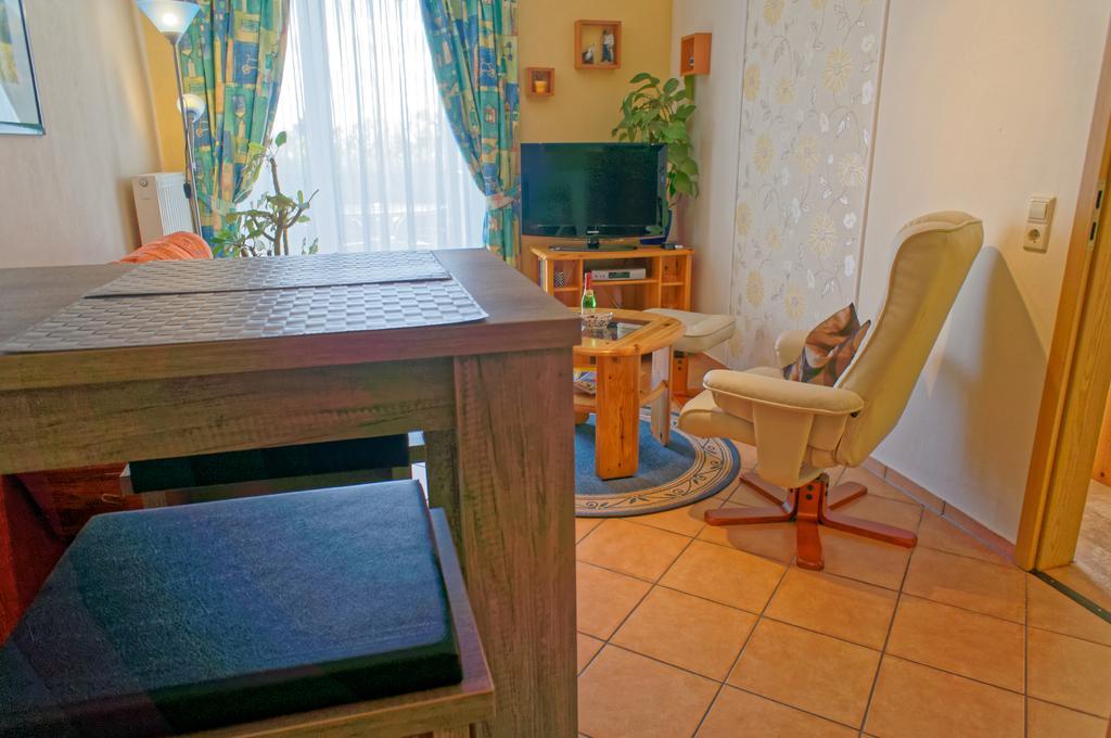 Burmeister Apartment *